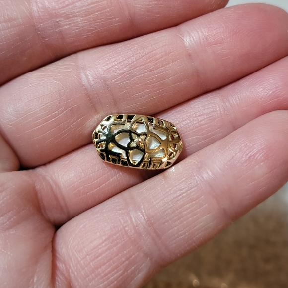 **** SOLD ***** Kendra Scott Gold Stud Earrings in Ivory Pearl - Picture 7 of 10